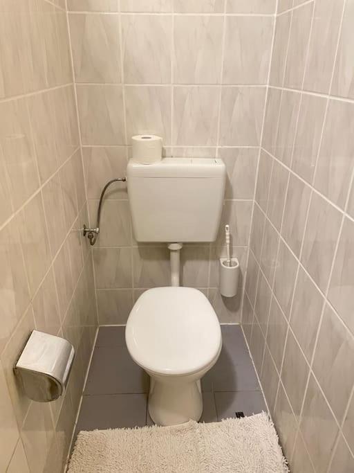 Einzimmerwohnung + Dusche Und Wc Berlin Kültér fotó